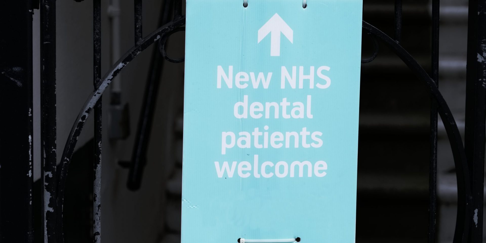 New NHS Dental Patients Welcome Arrow Sign